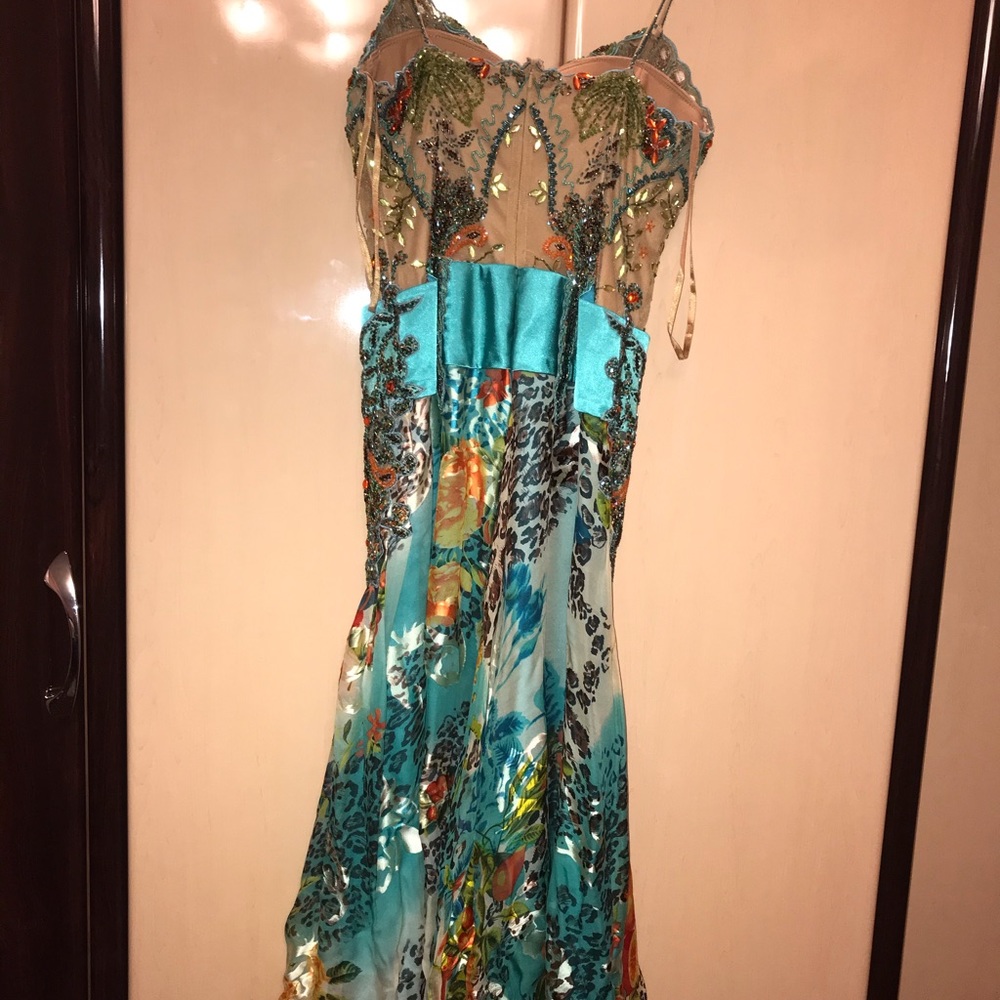 Gorgeous dress size 8 worn once dry cleaned